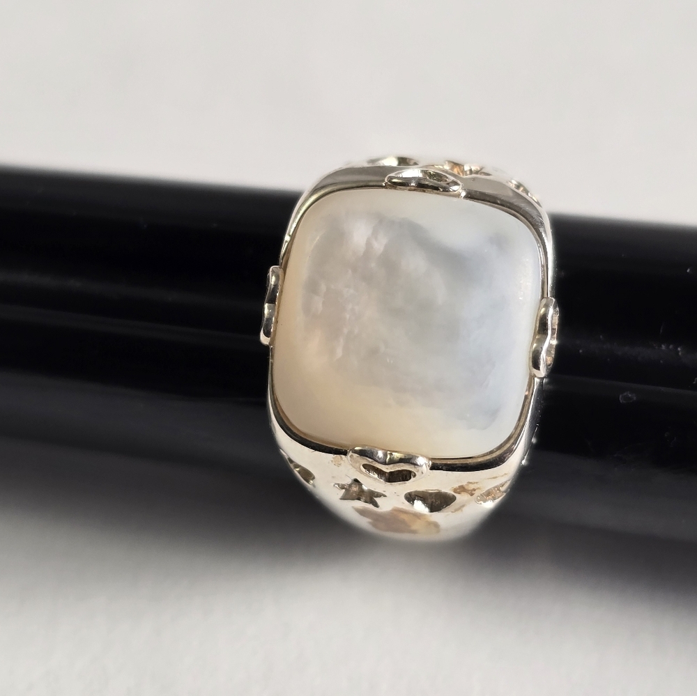 Elegant Sterling Silver 925 MOP Ring